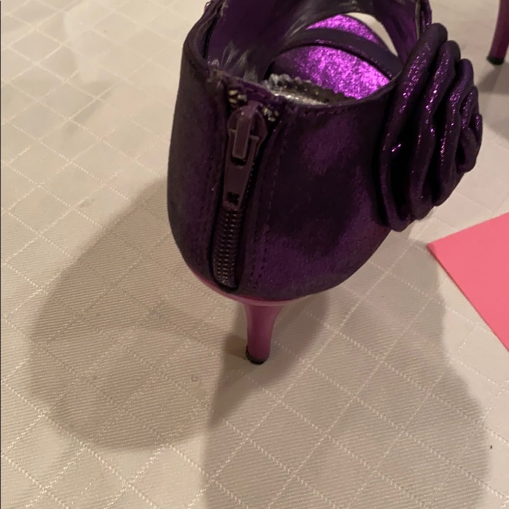 Heels - Picture 3 of 3